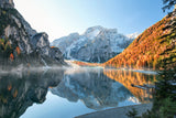 Fotografie eines Sees in den Alpen im Herbst. Fotokunst online kaufen. Hinter Acrylglas oder als Poster