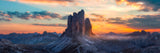 Panorama Fotografie der drei Zinnen in den Alpen bei Sonnenaufgang. Fotokunst online kaufen. Wandbild hinter Acrylglas oder als Poster