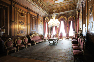 Fotografie eines Raums mit Kronleuchter im Beylerbeyi Palast. Fotokunst online kaufen. Wandbild hinter Acrylglas oder als Poster