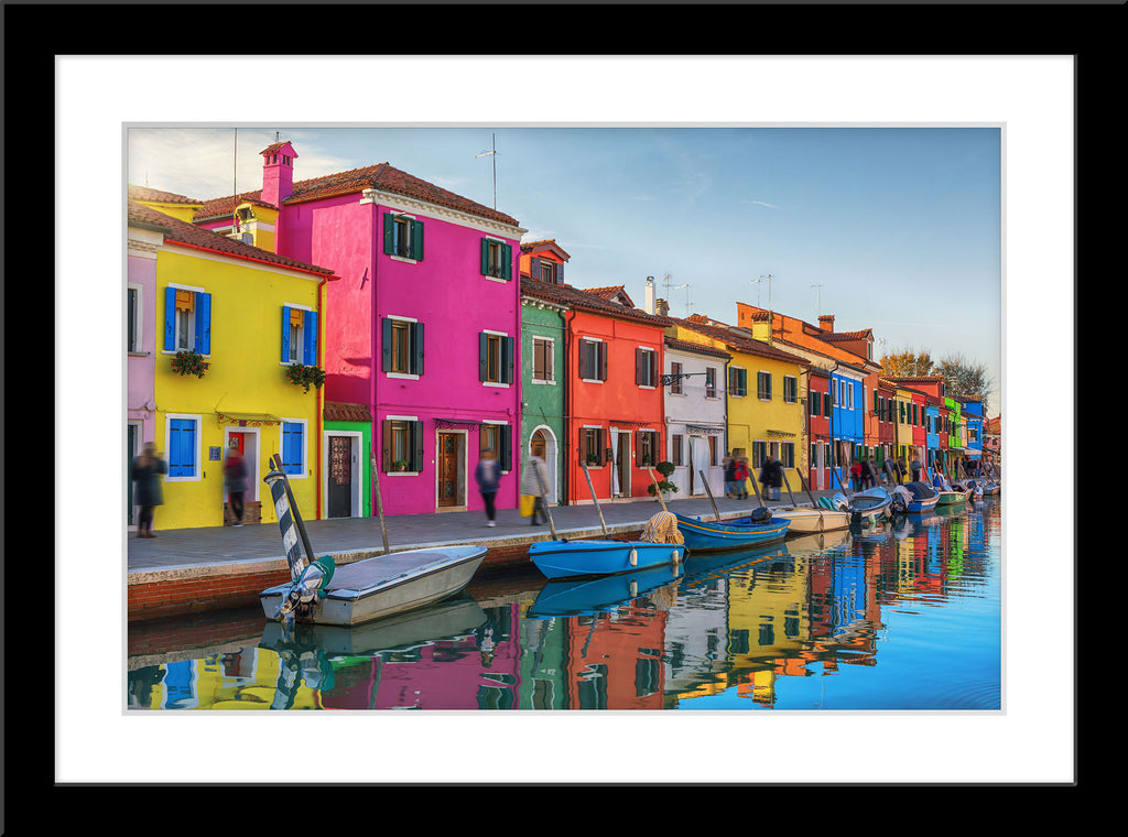 Fotografie von farbigen Häusern in Burano. Fotokunst online kaufen. Wandbild im Rahmen