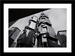 Schwarz-Weiß Architektur Fotografie von Büro Gebäude. Fotokunst online kaufen. Wandbild im Rahmen