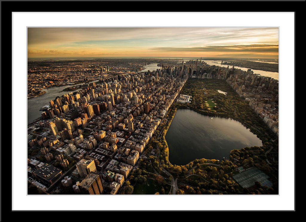 Fotografie des Central Park von oben bei Sonnenuntergang. Fotokunst online kaufen. Wandbild im Rahmen