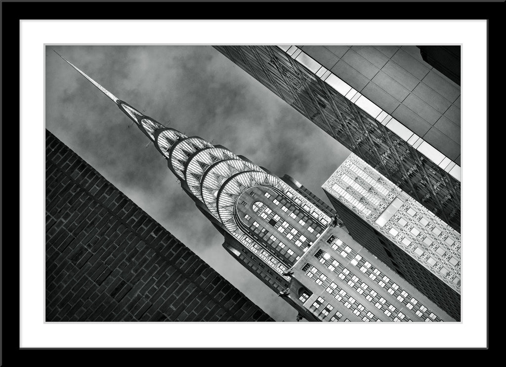 Schwarz-Weiß Fotografie des Chrysler Buildings in New York. Fotokunst online kaufen. Wandbild im Rahmen