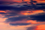 Abstrakte Fotografie vom Himmel in blau und orange. Fotokunst online kaufen. Wandbild hinter Acrylglas oder als Poster