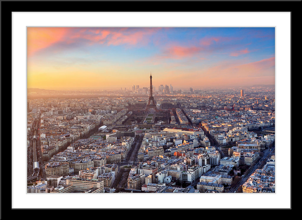 Stadt Fotografie der Skyline von Paris mit Eiffel Turm bei Sonnenaufgang. Fotokunst online kaufen. Wandbild im Rahmen