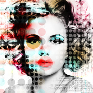 Abstrakte People Fotografie von einer Frau mit Punkten und Typografie. Fotokunst online kaufen. Wandbild hinter Acrylglas oder als Poster