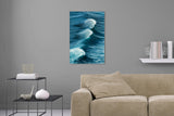 Aufgehängte Natur Fotografie von einer sich fast brechenden Welle. Fotokunst online kaufen. Wandbild hinter Acrylglas oder als Poster