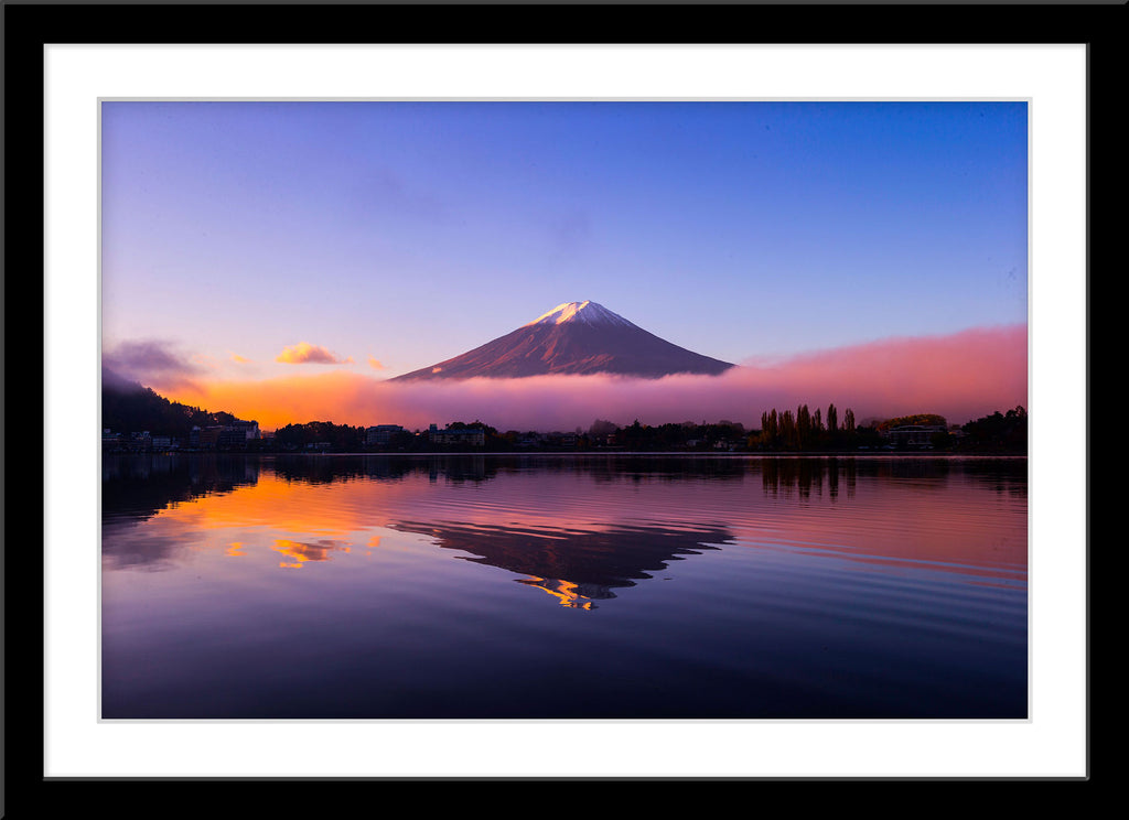 Landschafts Fotografie des Fujiyama bei Sonnenaufgang. Fotokunst online kaufen. Wandbild im Rahmen