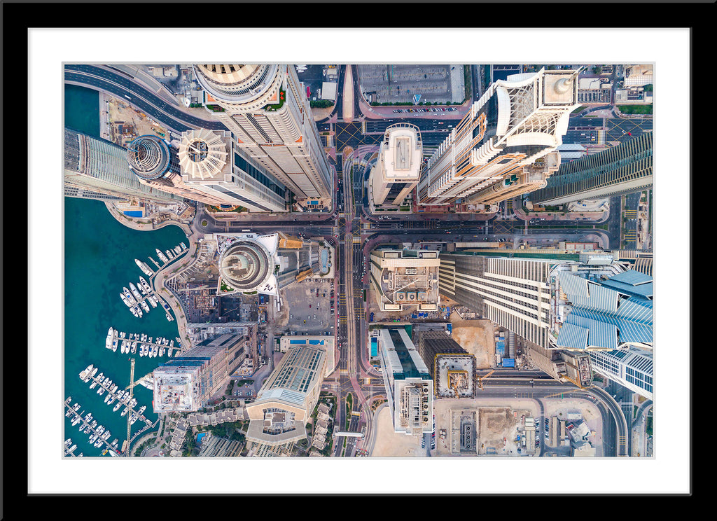 Top Down City Fotografie der Dubai Marina mit Hochhäusern. Fotokunst online kaufen. Wandbild im Rahmen