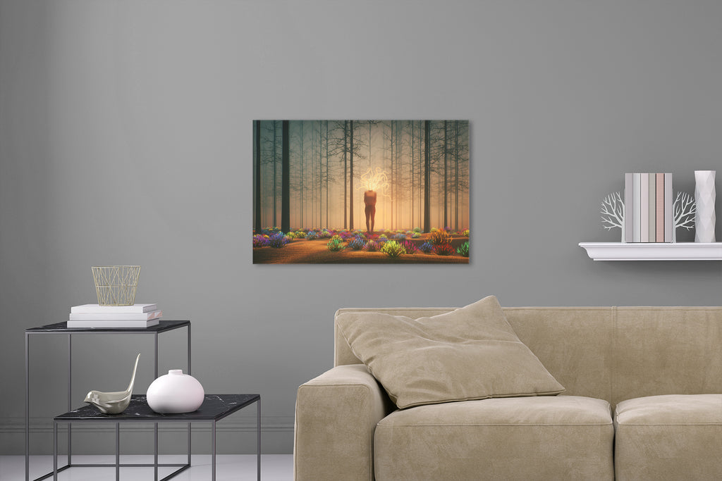 Aufgehängte Abstrakte Fotografie einer Frau in einem Wald. Fotokunst online kaufen. Wandbild hinter Acrylglas oder als Poster