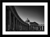 Schwarz-Weiß Architektur Fotografie der Kasan Kathedrale in St. Petersburg. Fotokunst online kaufen. Wandbild im Rahmen