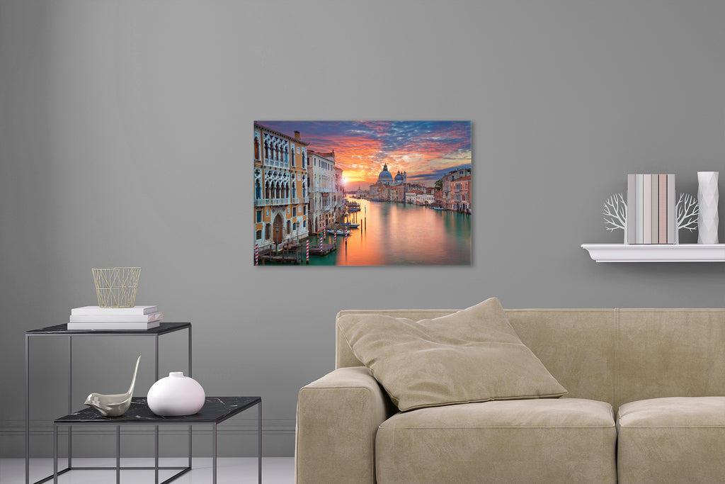 Aufgehängte Stadt Architektur Fotografie vom Grand Canal in Venedig bei Sonnenuntergang. Fotokunst online kaufen. Wandbild hinter Acrylglas oder als Poster