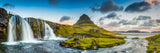 Landschafts Natur Fotografie der Kirkjufell und Wasserfällen in Island im Panorama Format. Fotokunst und Bilder online kaufen. Wandbild hinter Acrylglas oder als Poster
