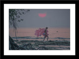 People Fotografie von einer Frau im Bikini am Stand mit vielen rosa Luftballons. Fotokunst und Bilder online kaufen. Wandbild im Rahmen