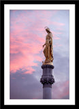Architektur Fotografie einer Mariensäule bei Sonnenuntergang. Fotokunst und Bilder online kaufen. Wandbild im Rahmen