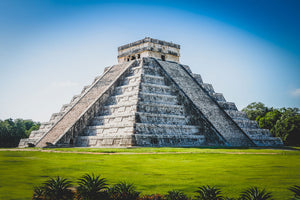 Architektur Fotografie des Maya Tempels. Fotokunst und Bilder online kaufen. Wandbild hinter Acrylglas oder als Poster