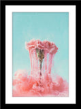Abstrakte Natur Fotografie einer schmelzenden rosa Blume vor Türkisen Hintergrund. Fotokunst und Bilder online kaufen. Wandbild im Rahmen