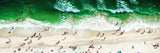 Natur People Fotografie vom Strand in Miami mit vielen Menschen von oben im Panorama Format. Fotokunst und Bilder online kaufen. Wandbild hinter Acrylglas oder als Poster