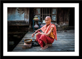 People Fotografie von einem Mönchen in Burma. Fotokunst und Bilder online kaufen. Wandbild im Rahmen