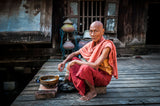 People Fotografie von einem Mönchen in Burma. Fotokunst und Bilder online kaufen. Wandbild hinter Acrylglas oder als Poster