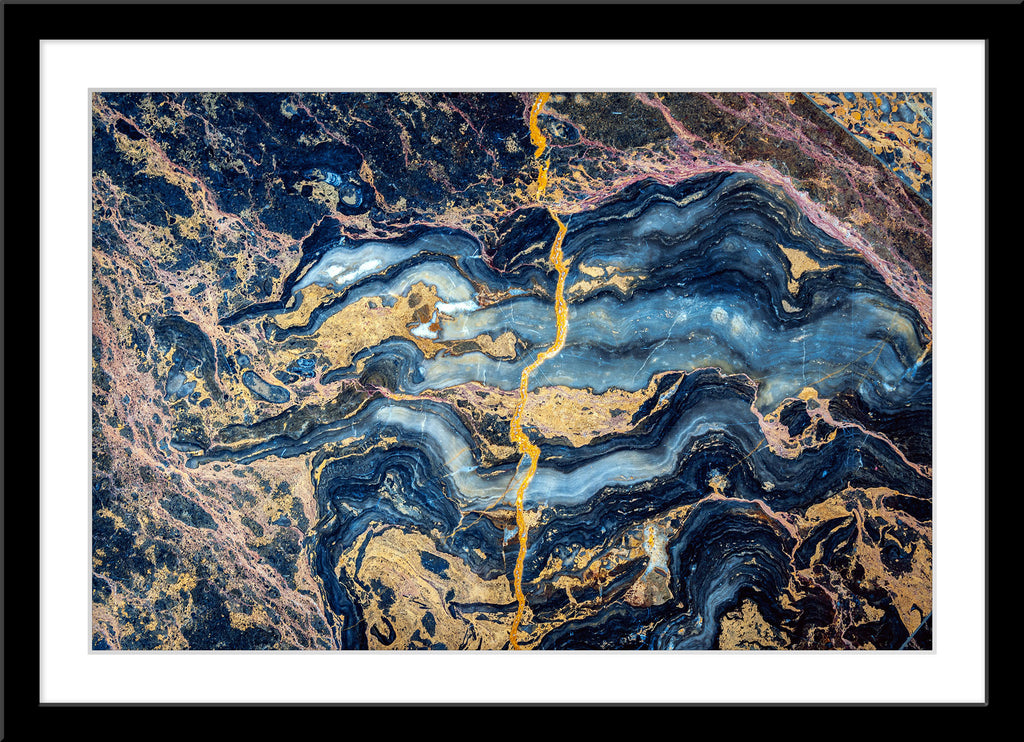 Abstrakte Natur Fotografie vom gelb, blauen Onyx Marmor. Fotokunst und Bilder online kaufen. Wandbild im Rahmen