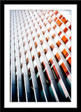 Abstrakte Architektur Fotografie von einer Fassade mit orangenen Fenstern im Hochformat. Fotokunst und Bilder online kaufen. Wandbild im Rahmen