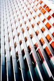 Abstrakte Architektur Fotografie von einer Fassade mit orangenen Fenstern im Hochformat. Fotokunst und Bilder online kaufen. Wandbild hinter Acrylglas oder als Poster