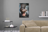 Aufgehängte Tier Fotografie von einem brüllenden Flusspferd, Nilpferd im Wasser im Hochformat. Fotokunst und Bilder online kaufen. Wandbild hinter Acrylglas oder als Poster