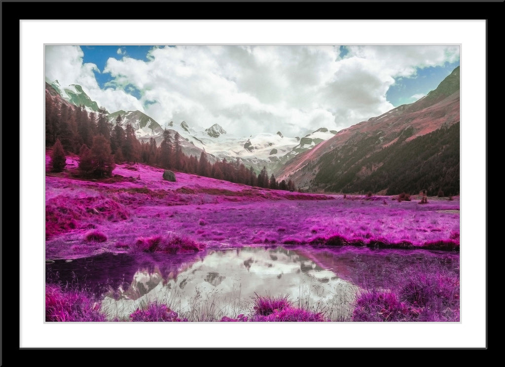 Infrarot Fotografie von einem Bergpanorama. Fotokunst und Bilder online kaufen. Wandbild im Rahmen