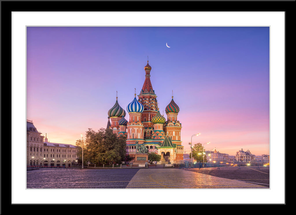Architektur Fotografie der Basilius Kathedrale in Moskau bei Sonnenuntergang. Fotokunst und Bilder online kaufen. Wandbild im Rahmen