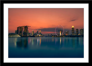 Architektur Fotografie der Skyline der Stadt Singapur bei Sonnenuntergang. Fotokunst und Bilder online kaufen. Wandbild im Rahmen
