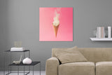Aufgehängte Abstrakte Fotografie von einer rauchenden Eiswaffel vor rosa Hintergrund im quadratischen Format. Fotokunst und Bilder online kaufen. Wandbild hinter Acrylglas oder als Poster