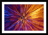 Abstrakte Fotografie von einem Feuerwerk in gelb und blau. Fotokunst und Bilder online kaufen. Wandbild im Rahmen