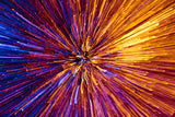 Abstrakte Fotografie von einem Feuerwerk in gelb und blau. Fotokunst und Bilder online kaufen. Wandbild hinter Acrylglas oder als Poster