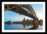 Architektur Stadt Fotografie der Skyline von Sydney mit der Sydney Harbour Bridge und der Sydney Oper. Fotokunst und Bilder online kaufen. Wandbild im Rahmen