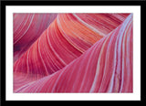 Natur Fotografie von roten Stein in Wellenform. Fotokunst und Bilder online kaufen. Wandbild im Rahmen