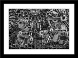 Schwarz-Weiß Fotografie von Eisenware. Fotokunst und Bilder online kaufen. Wandbild im Rahmen