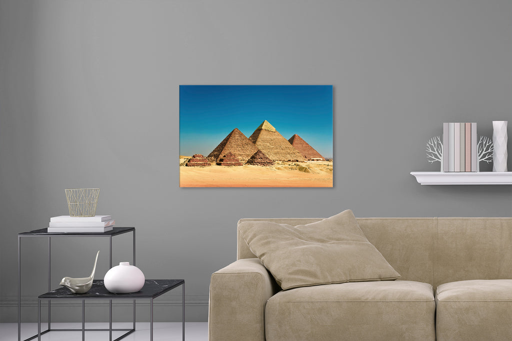 Aufgehängte Architektur Fotografie der Pyramiden in Ägypten. Fotokunst und Bilder online kaufen. Wandbild hinter Acrylglas oder als Poster