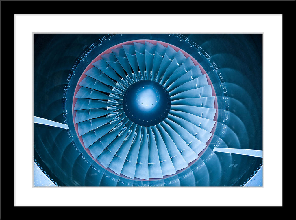 Abstrakte Fotografie von einer Flugzeug Turbine in Blau. Fotokunst und Bilder online kaufen. Wandbild im Rahmen
