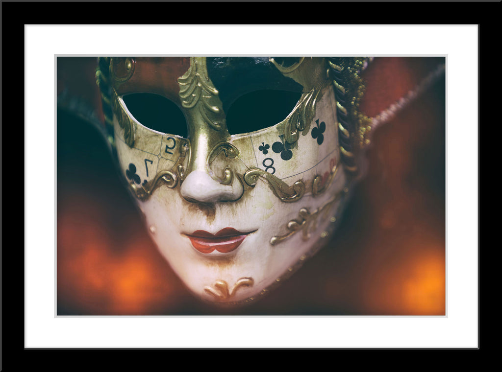 Fotografie von einer venezianischen Karneval Maske im Querformat. Fotokunst und Bilder online kaufen. Wandbild im Rahmen
