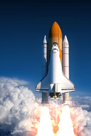 Fotografie von einem Space Shuttle Raketen Start im Hochformat. Fotokunst und Bilder online kaufen. Wandbild hinter Acrylglas oder als Poster