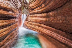 Natur Fotografie von einem wilden Fluss in einer Schlucht Canyon. Fotokunst und Bilder online kaufen. Wandbild hinter Acrylglas oder als Poster