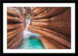Natur Fotografie von einem wilden Fluss in einer Schlucht Canyon. Fotokunst und Bilder online kaufen. Wandbild im Rahmen