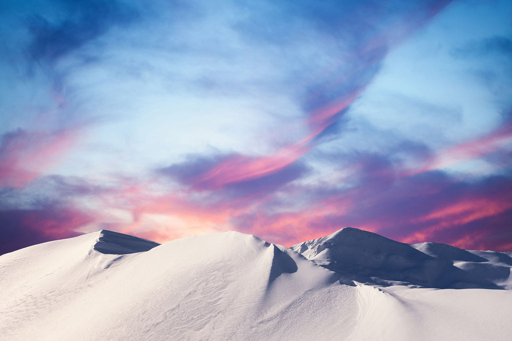 Natur Landschafts Fotografie von einer Winterlandschaft mit wunderschönem Himmel bei Sonnenuntergang. Fotokunst und Bilder online kaufen. Wandbild hinter Acrylglas oder als Poster