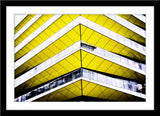 Abstrakte Architektur Fotografie von gelben Balkonen eines Gebäudes. Fotokunst und Bilder online kaufen. Wandbild Rahmen