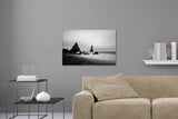 Aufgehängtes Wandbild einer Fotografie vom schwarzen Reynisfjara Strand. Fotokunst online kaufen. Hinter Acrylglas oder als Poster